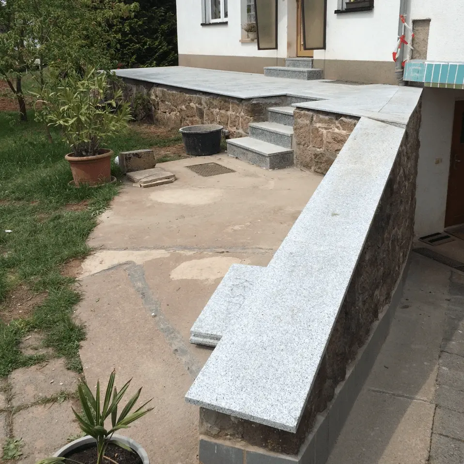 Terrassenverlegung mit Granitplatten/Naturstein